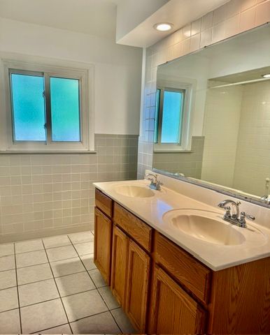 531 Pinecrest Lane, Wilmette, IL 60091