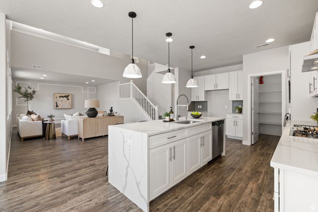 3504 S LAUREL LN, Syracuse, UT 84075