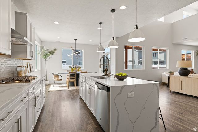 3504 S LAUREL LN, Syracuse, UT 84075