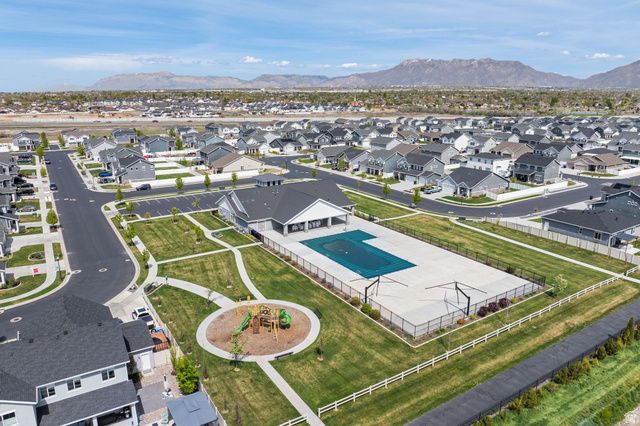 3504 S LAUREL LN, Syracuse, UT 84075