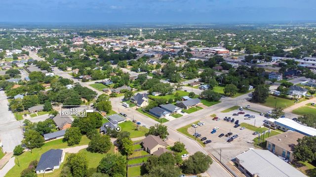 435 S Orange ST, Giddings, TX 78942
