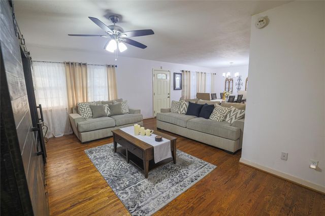 10959 Park Oak Circle, Dallas, TX 75228
