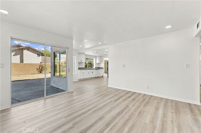1563 E Kettering, Lancaster, CA 93535