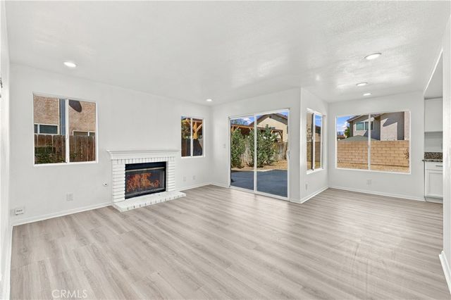 1563 E Kettering, Lancaster, CA 93535