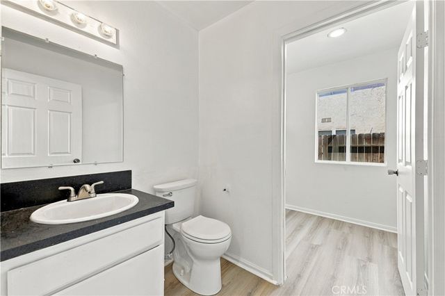 1563 E Kettering, Lancaster, CA 93535