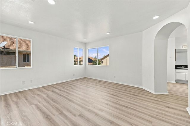 1563 E Kettering, Lancaster, CA 93535