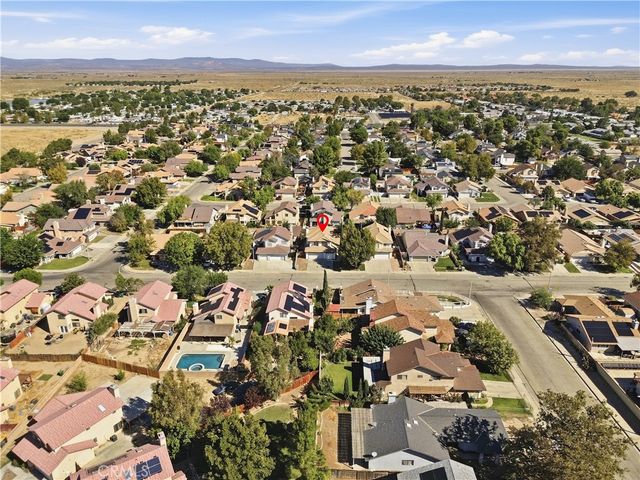 1563 E Kettering, Lancaster, CA 93535