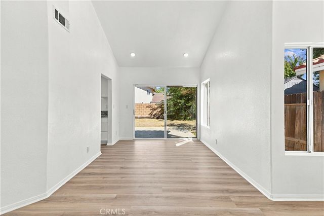 1563 E Kettering, Lancaster, CA 93535