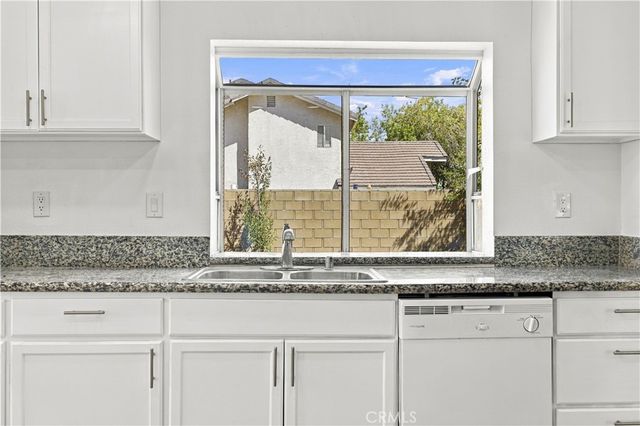 1563 E Kettering, Lancaster, CA 93535