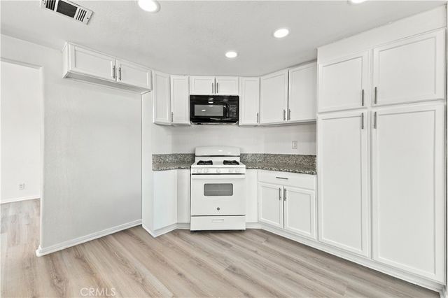 1563 E Kettering, Lancaster, CA 93535