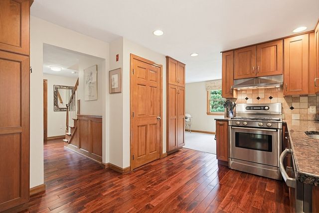 619 Massapoag Ave, Sharon, MA 02067