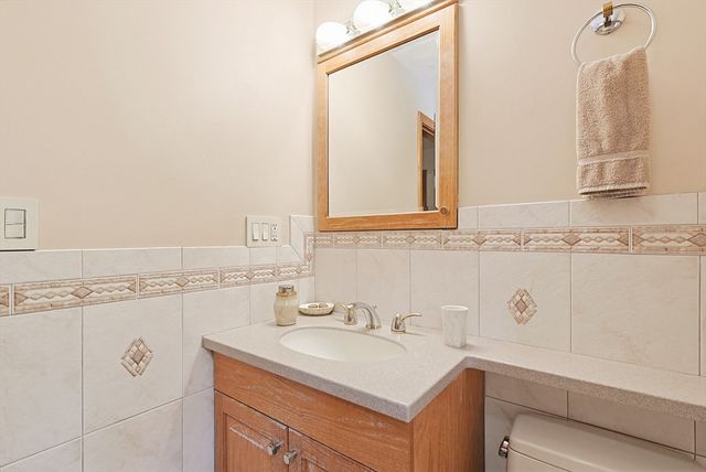 619 Massapoag Ave, Sharon, MA 02067