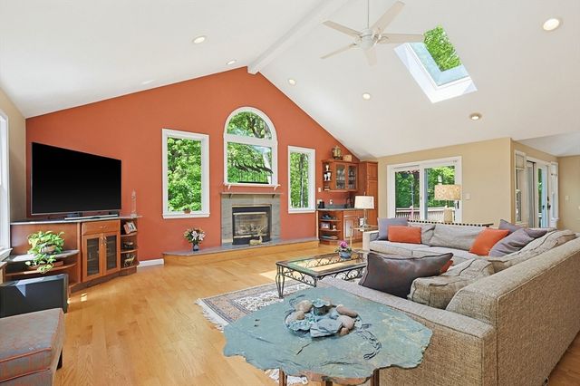 619 Massapoag Ave, Sharon, MA 02067