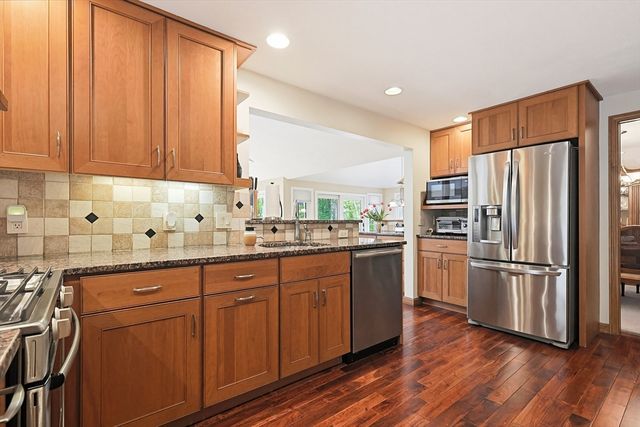 619 Massapoag Ave, Sharon, MA 02067