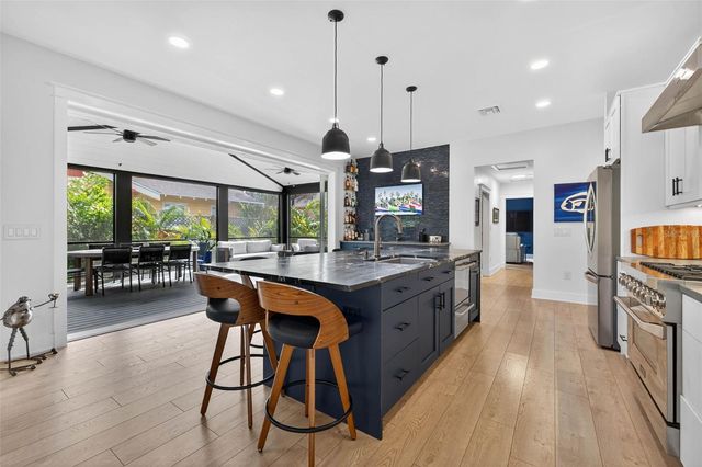 2822 BURLINGTON AVENUE N, St Petersburg, FL 33713