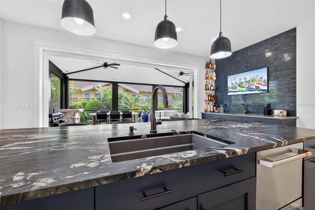 2822 BURLINGTON AVENUE N, St Petersburg, FL 33713