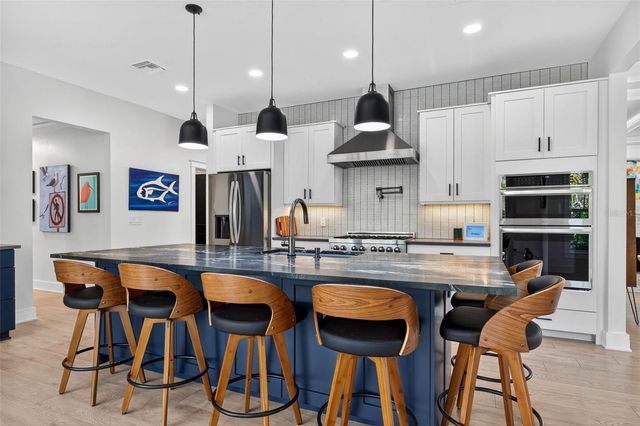 2822 BURLINGTON AVENUE N, St Petersburg, FL 33713