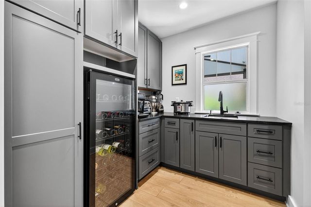 2822 BURLINGTON AVENUE N, St Petersburg, FL 33713