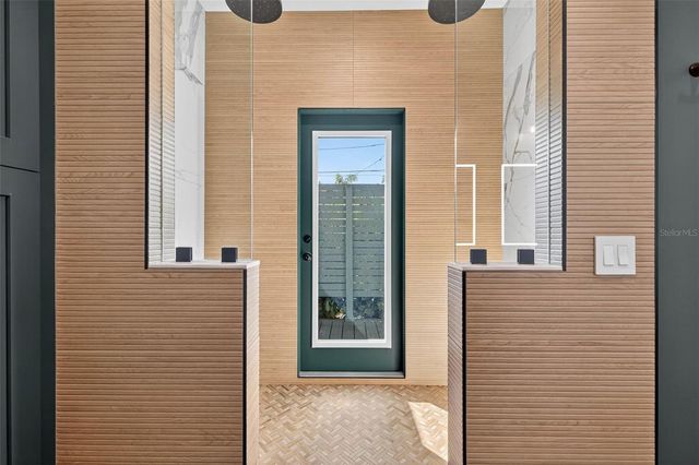 2822 BURLINGTON AVENUE N, St Petersburg, FL 33713