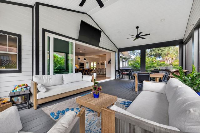 2822 BURLINGTON AVENUE N, St Petersburg, FL 33713