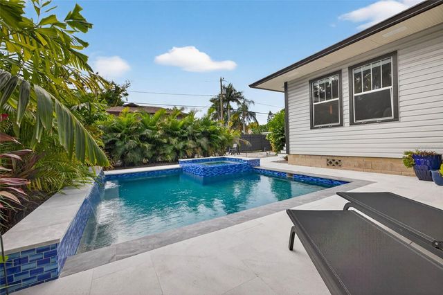 2822 BURLINGTON AVENUE N, St Petersburg, FL 33713