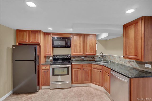 57 Roosevelt Drive, Bethpage, NY 11714