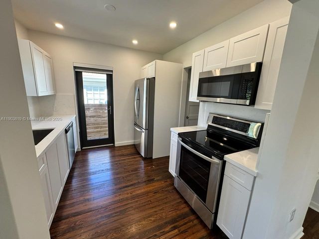 2210 SW 25th St, Miami, FL 33133