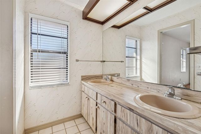 6611 PEACHTREE DRIVE, Temple Terrace, FL 33617