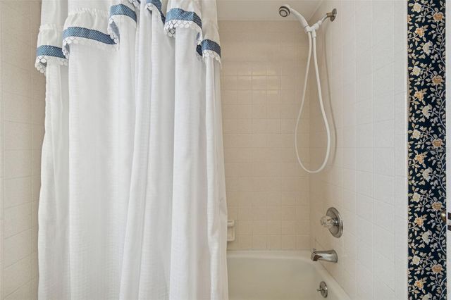 6611 PEACHTREE DRIVE, Temple Terrace, FL 33617