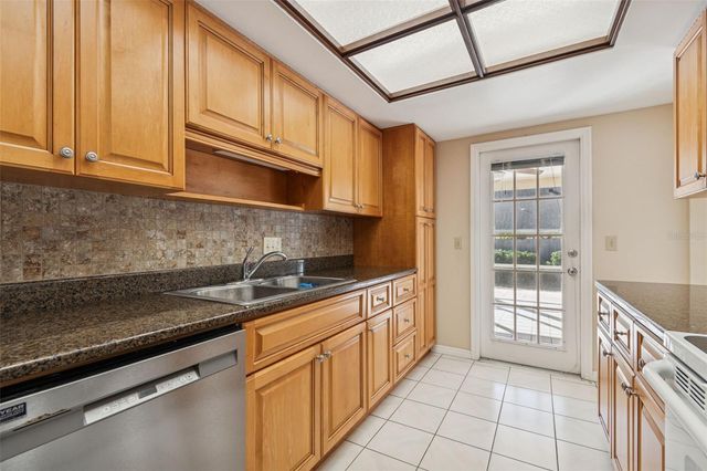 6611 PEACHTREE DRIVE, Temple Terrace, FL 33617