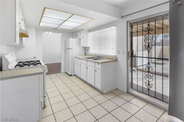 4304 Devlin Green Court, Las Vegas, NV 89110