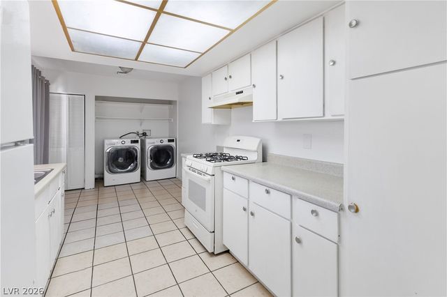 4304 Devlin Green Court, Las Vegas, NV 89110