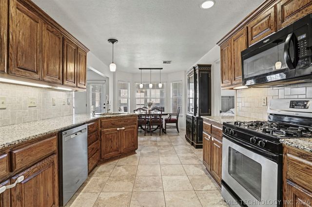 11111 E 120th Street N, Collinsville, OK 74021