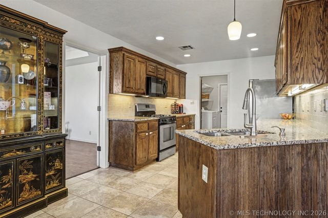 11111 E 120th Street N, Collinsville, OK 74021