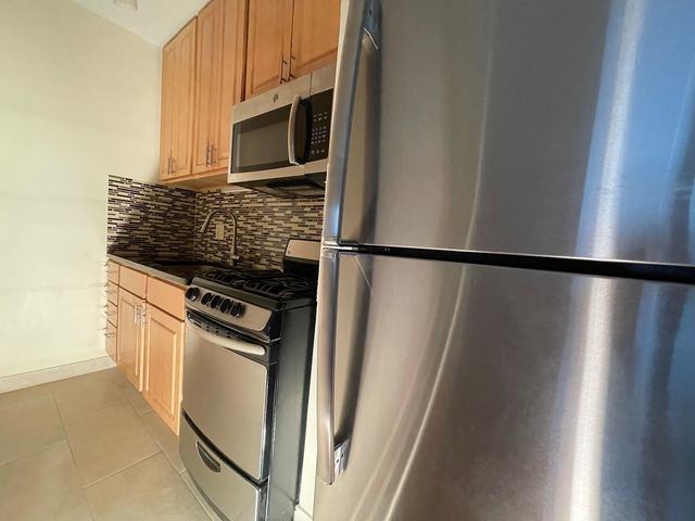 1824 N Lincoln Park West 306, Chicago, IL 60614