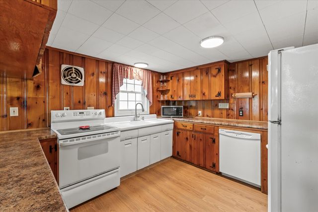 42 Brewster Road, Barnstead, NH 03225