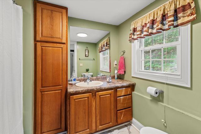 42 Brewster Road, Barnstead, NH 03225