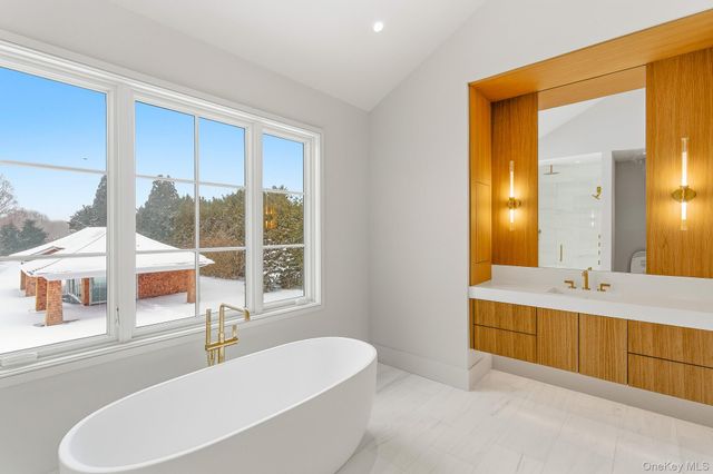 120 Halsey Lane, Bridgehampton, NY 11932