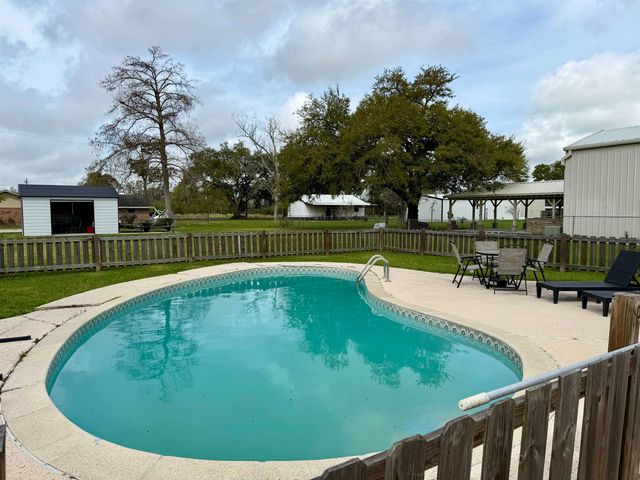 225 Guidry St, Bourg, LA 70343
