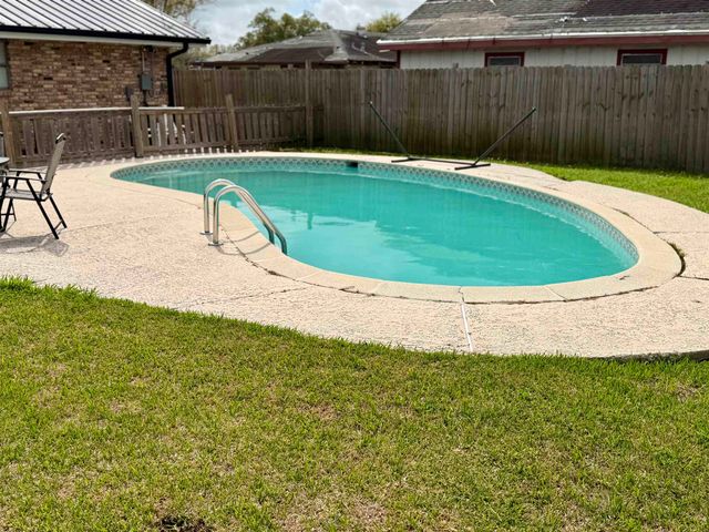 225 Guidry St, Bourg, LA 70343