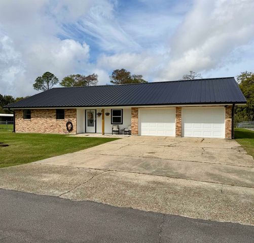 225 Guidry St, Bourg, LA 70343