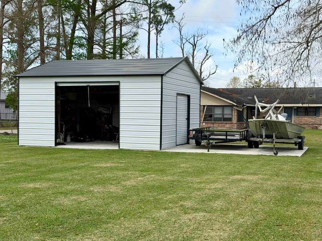 225 Guidry St, Bourg, LA 70343