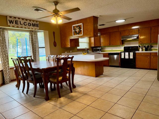 225 Guidry St, Bourg, LA 70343