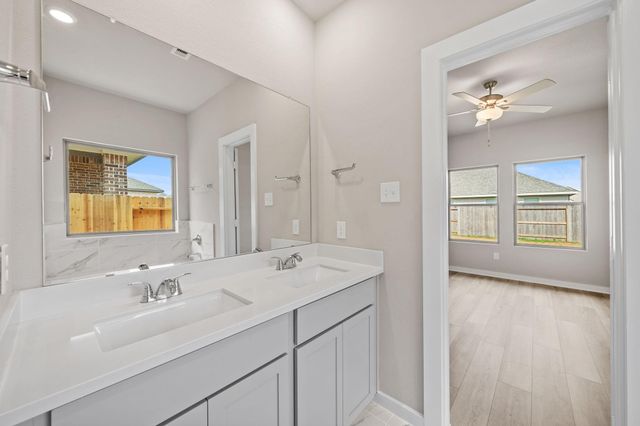 1915 Stargazer Lane, Angleton, TX 77515