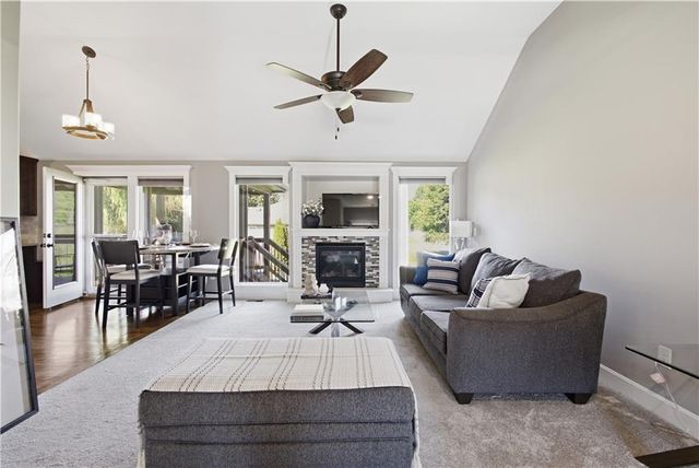 1300 Regency Drive, Kearney, MO 64060