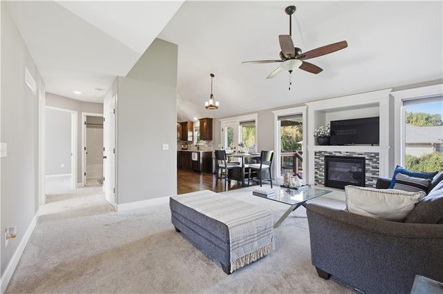 1300 Regency Drive, Kearney, MO 64060
