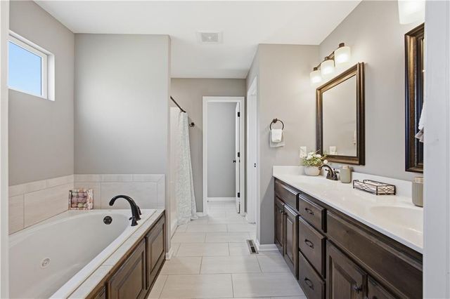 1300 Regency Drive, Kearney, MO 64060