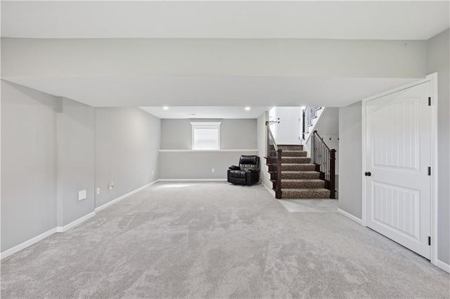 1300 Regency Drive, Kearney, MO 64060
