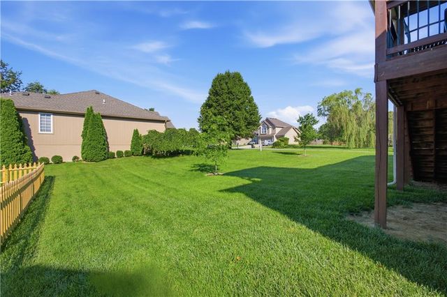 1300 Regency Drive, Kearney, MO 64060