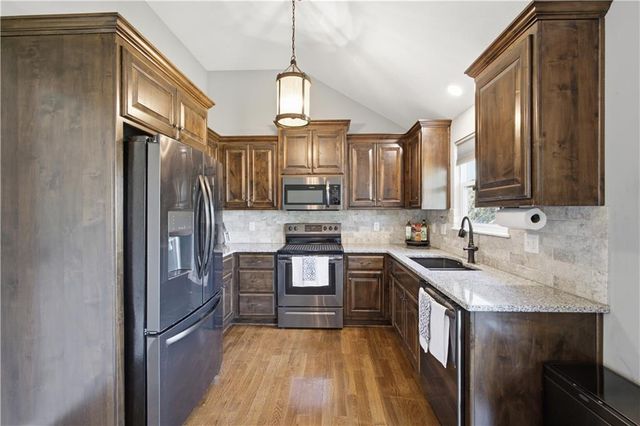1300 Regency Drive, Kearney, MO 64060